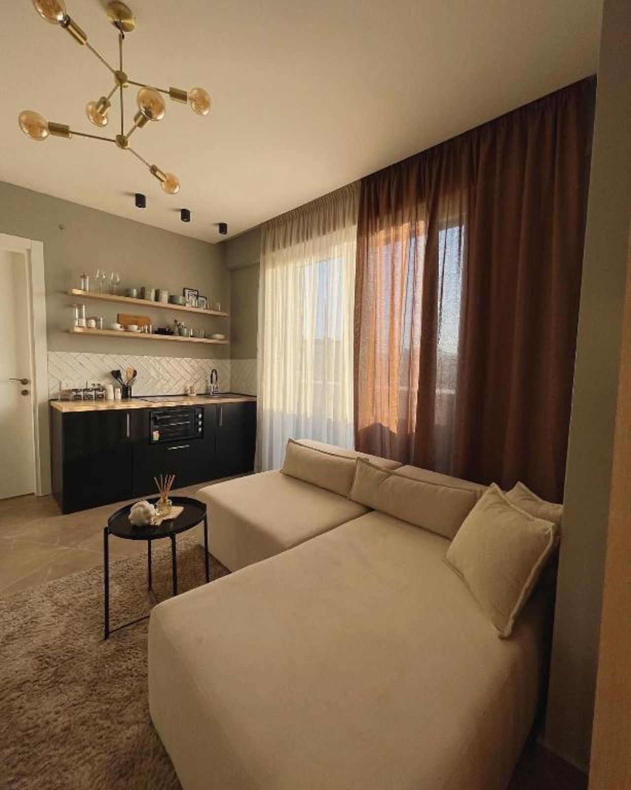 Square INN Modern Studio City Center