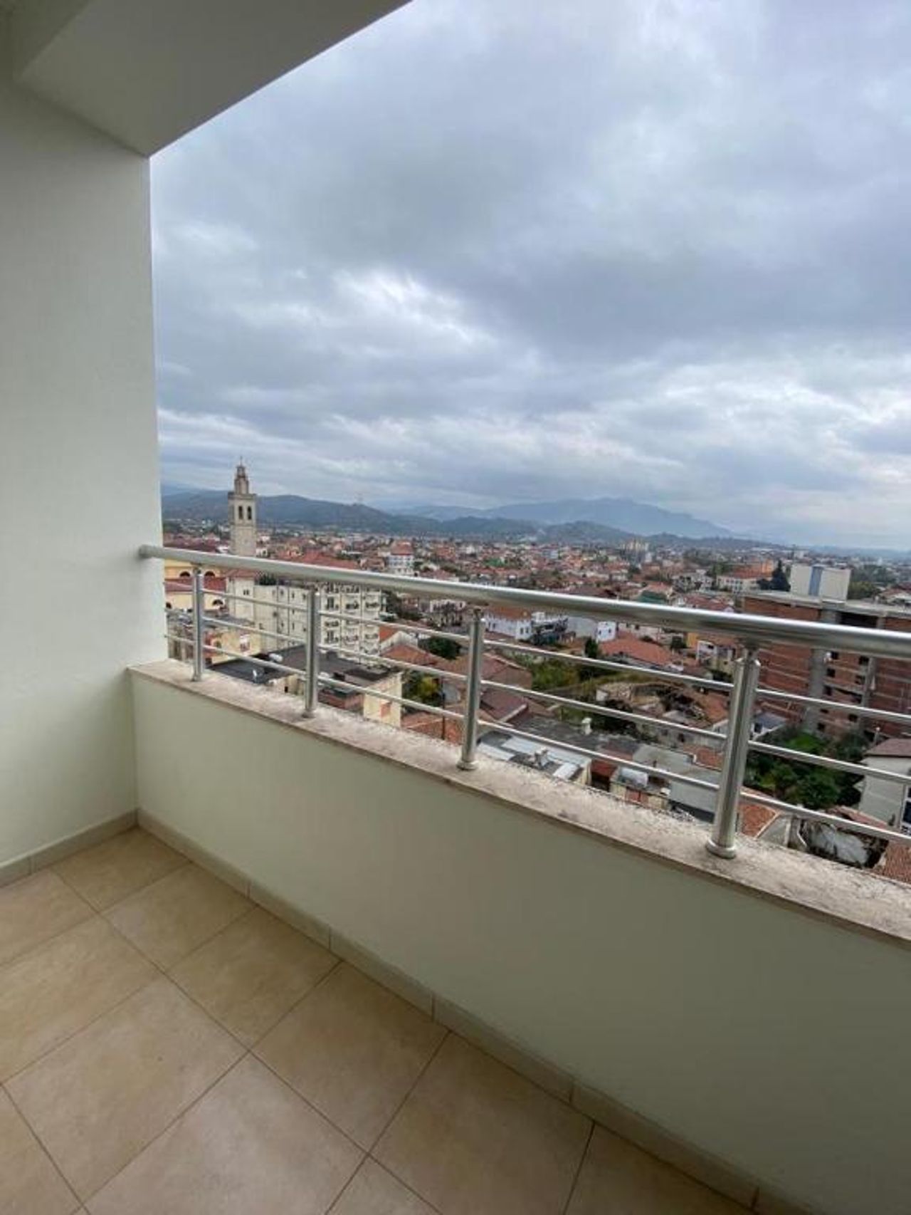 Apartament me qera 3+1 Shkoder (prane Katedrales)