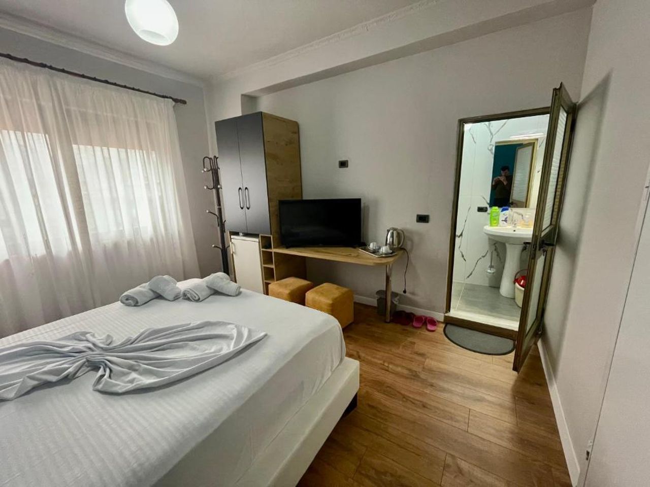 Central room private entry and bathroom