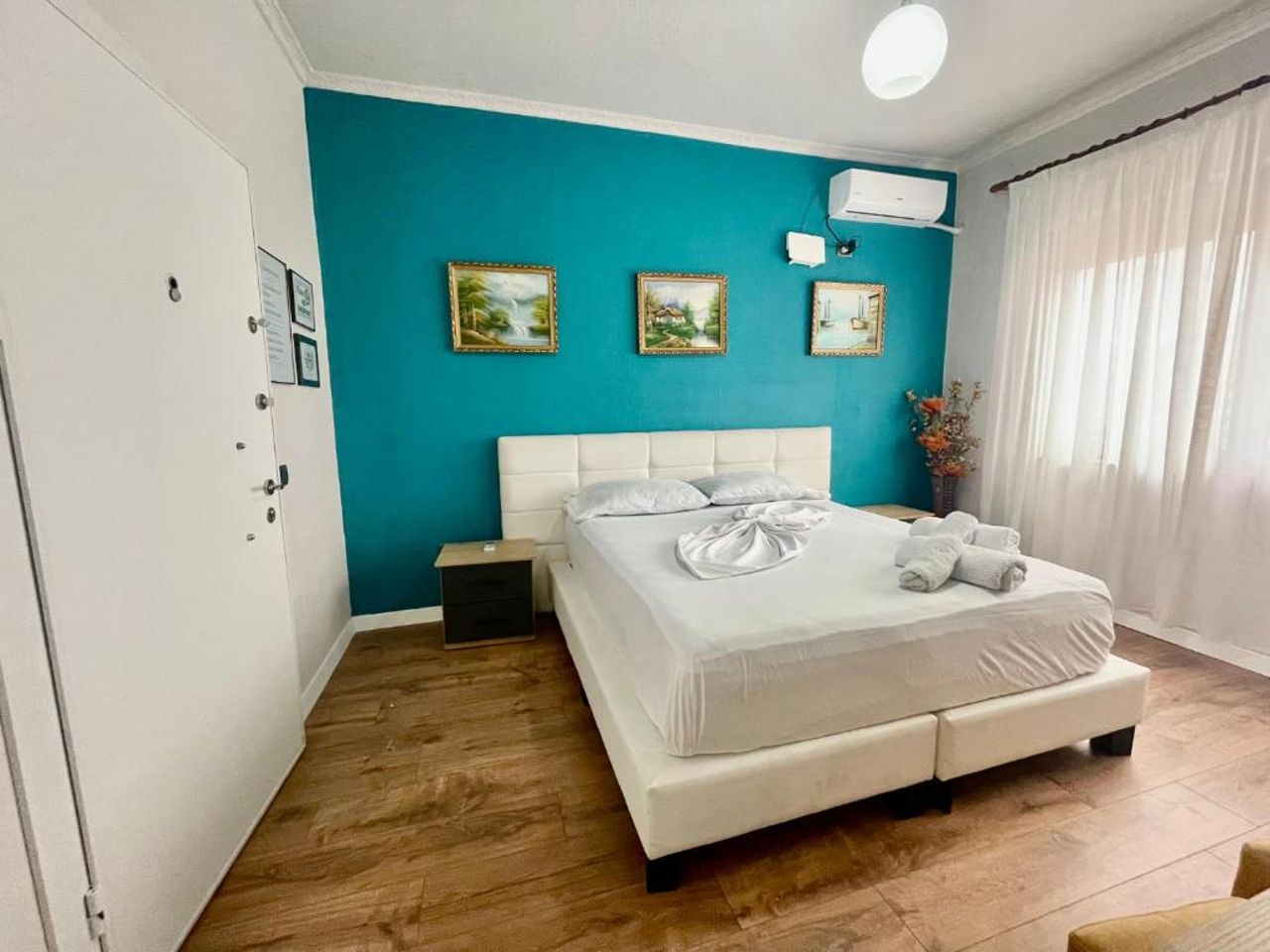 Central room private entry and bathroom