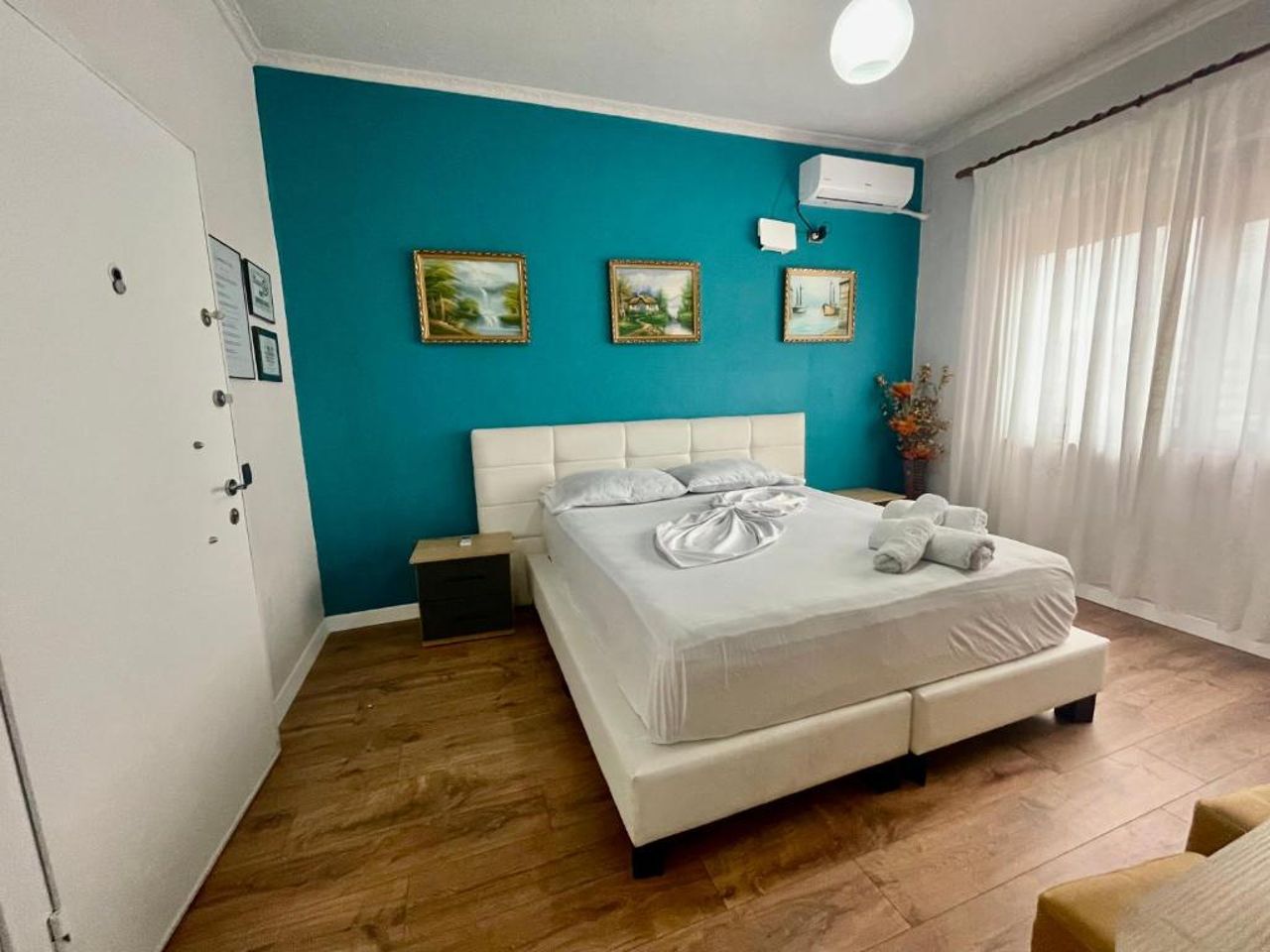 Central room private entry and bathroom