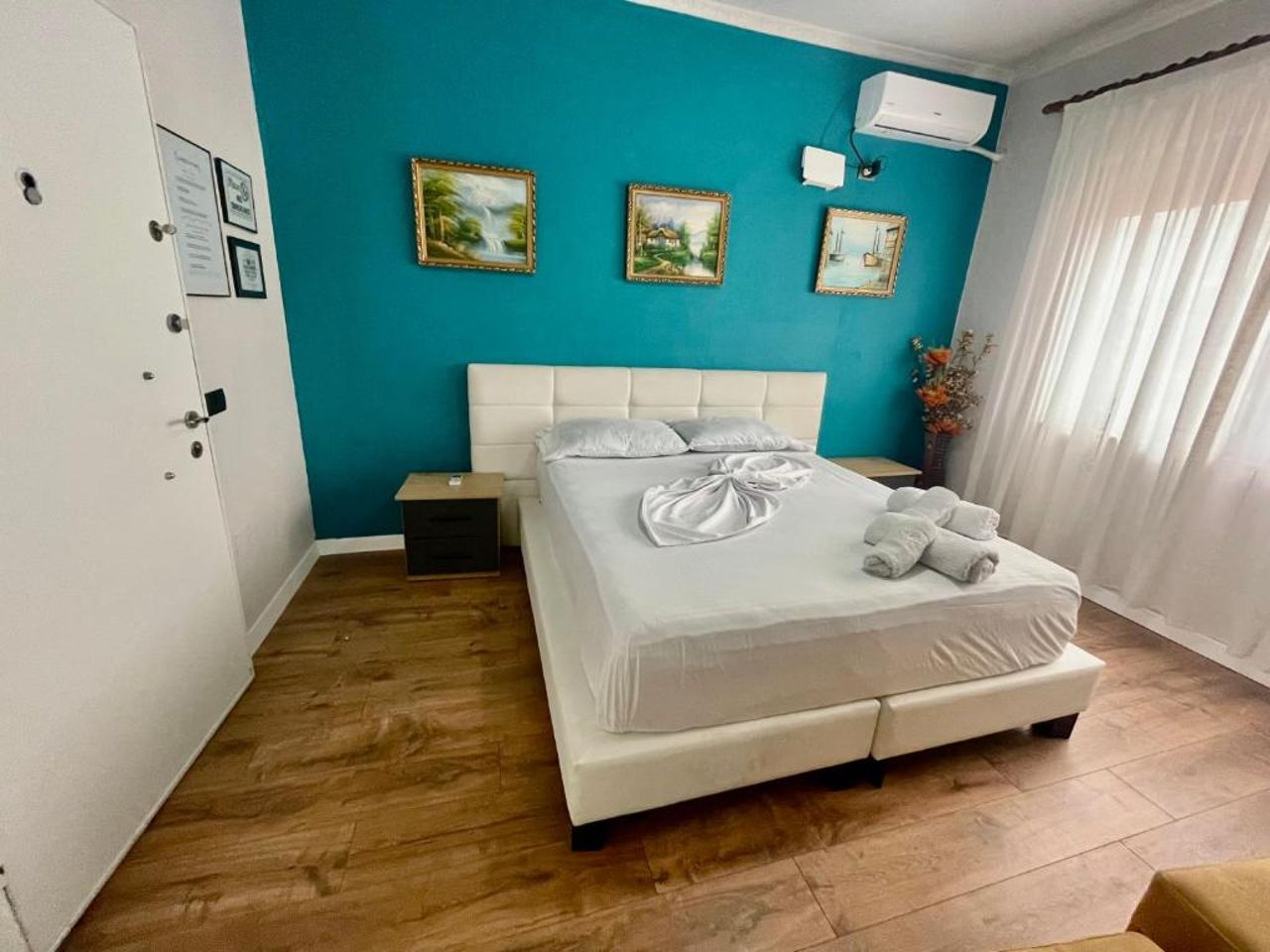 Central room private entry and bathroom