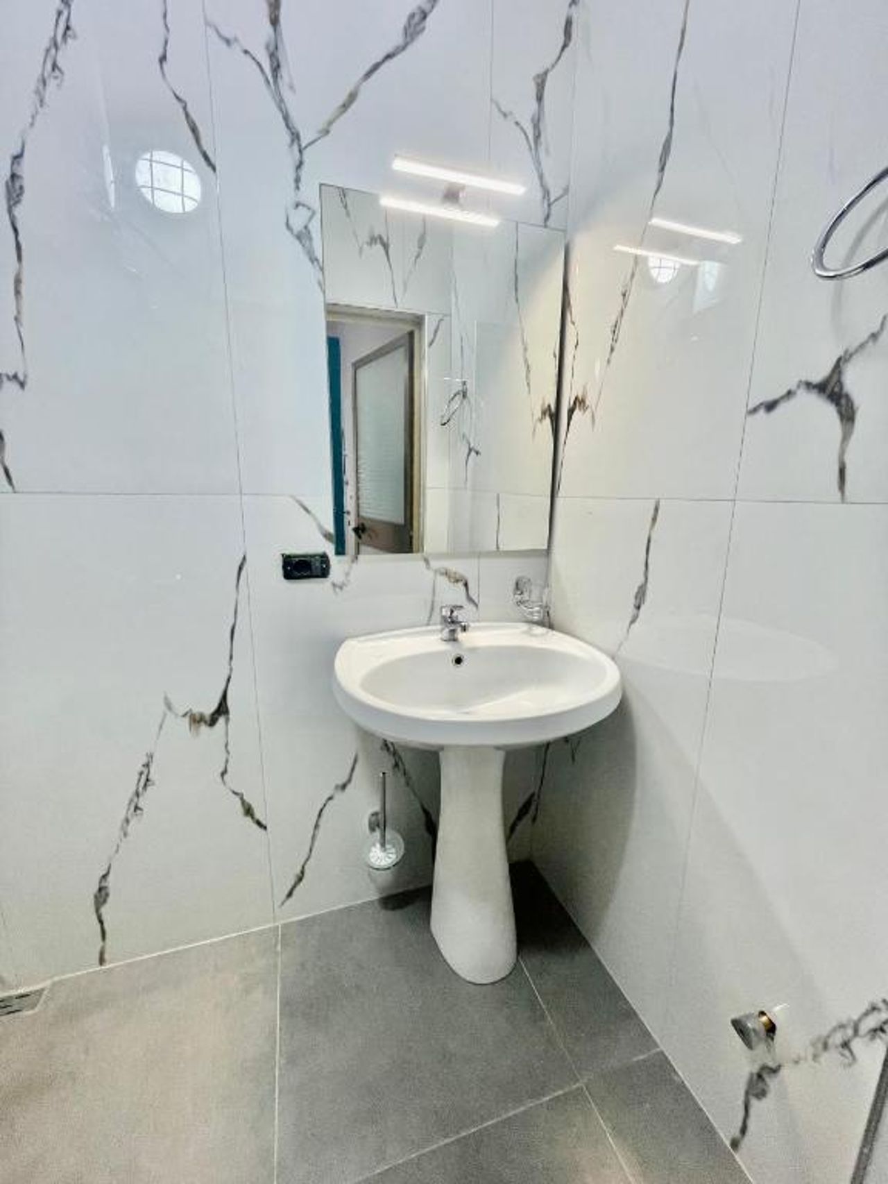 Central room private entry and bathroom