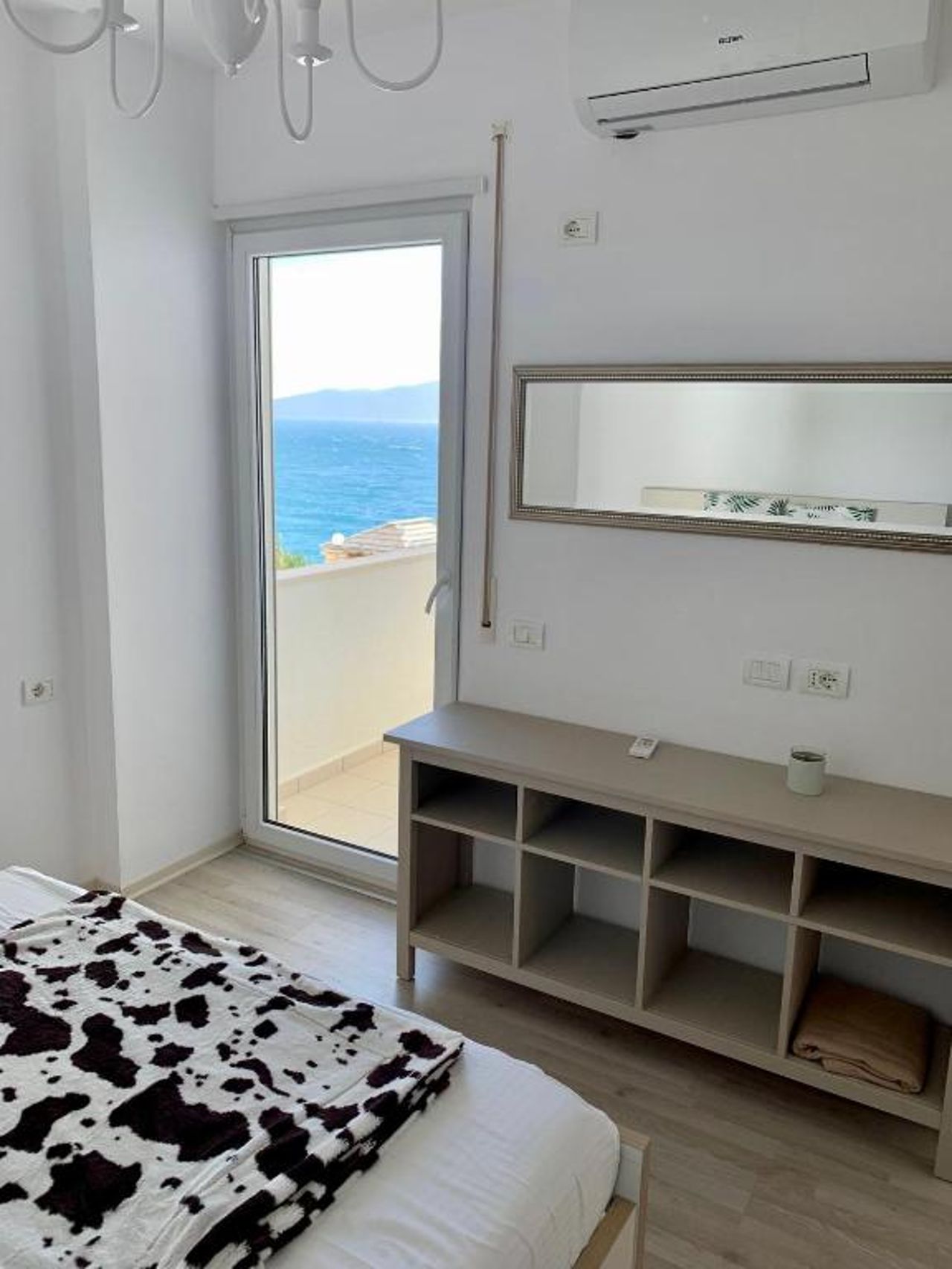 Loli Apartment Luxury white Residence