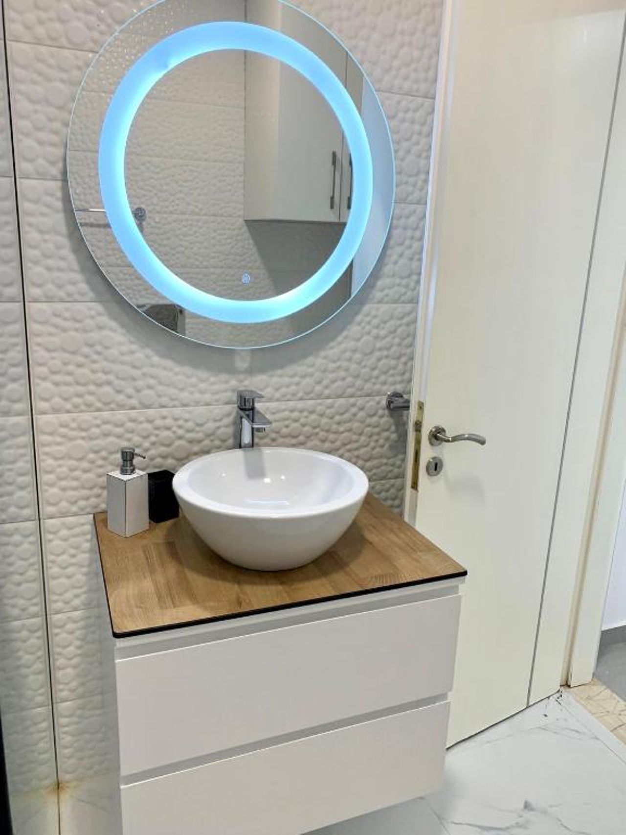 Loli Apartment Luxury white Residence