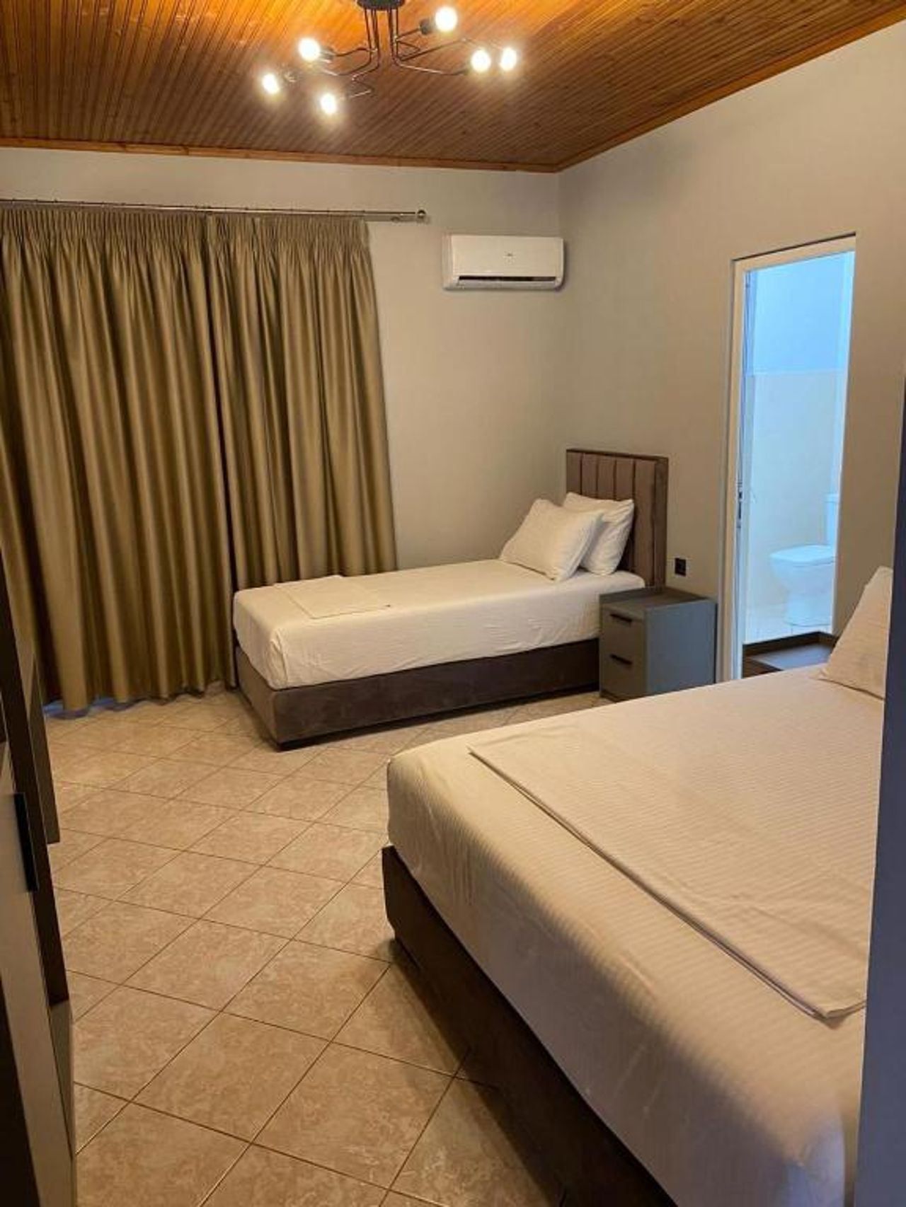 "Hotel Lili"