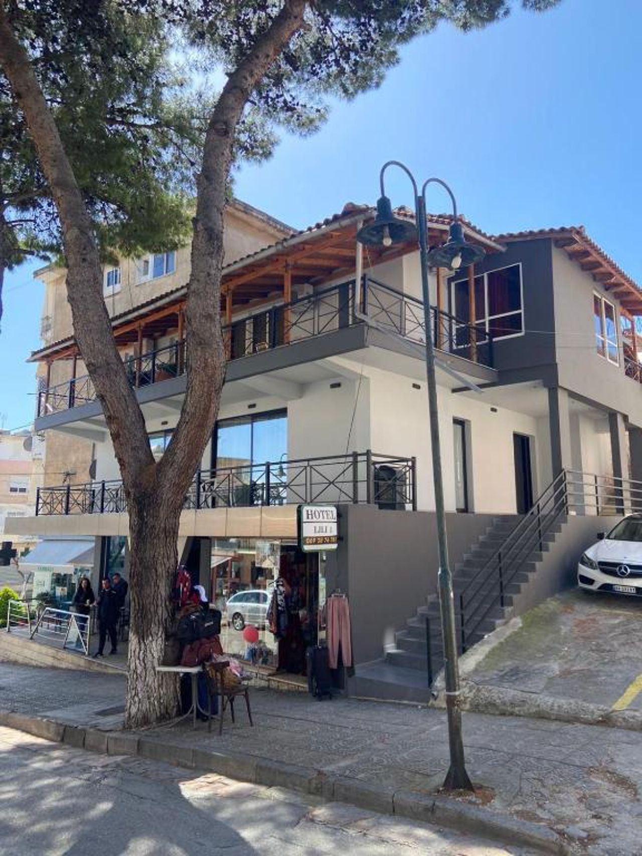 "Hotel Lili"