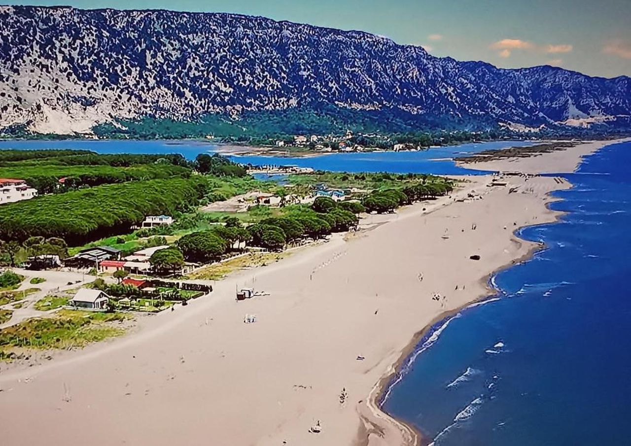 Beachfront, Tirana Guest House