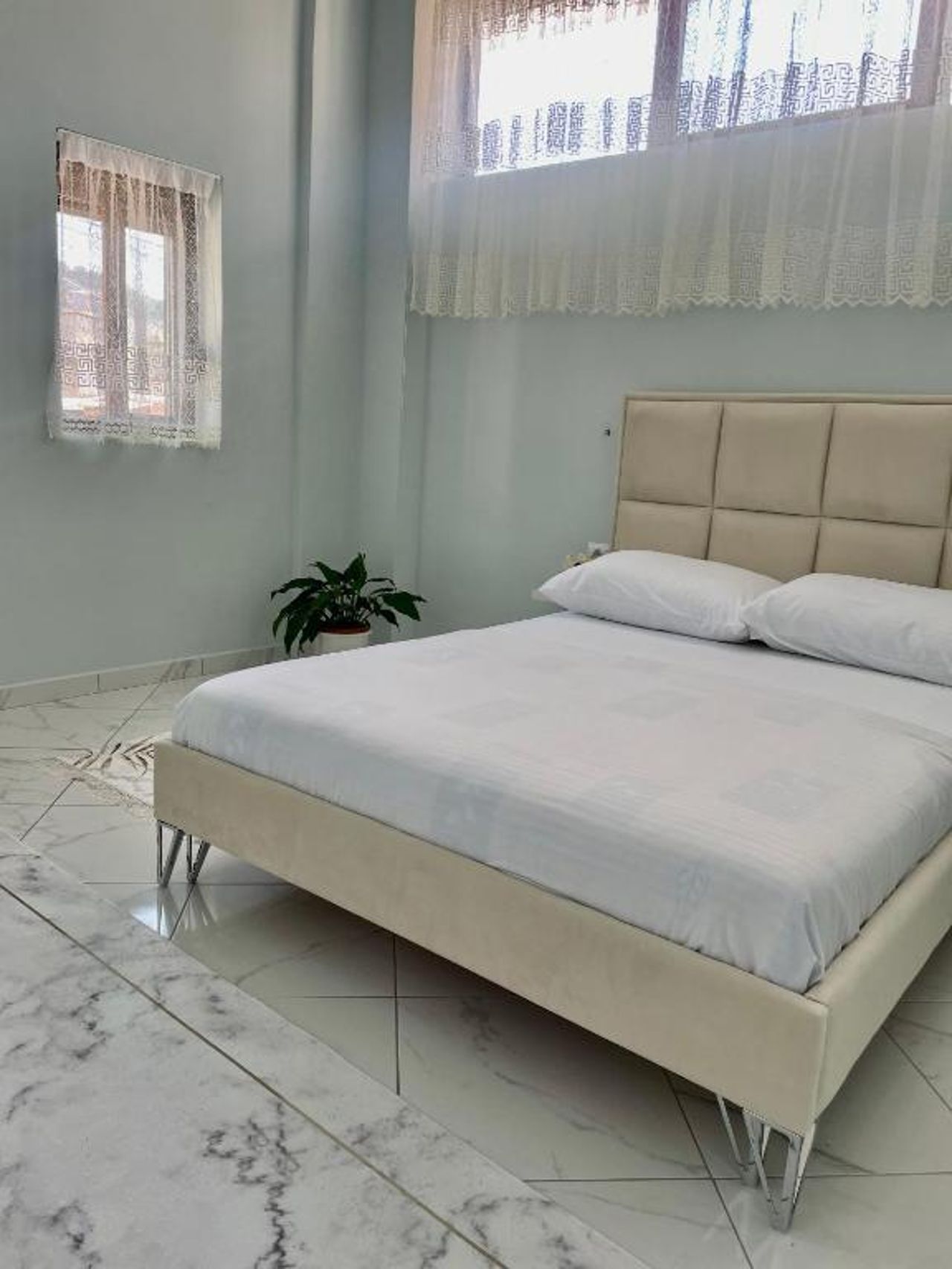 GUGA Host House