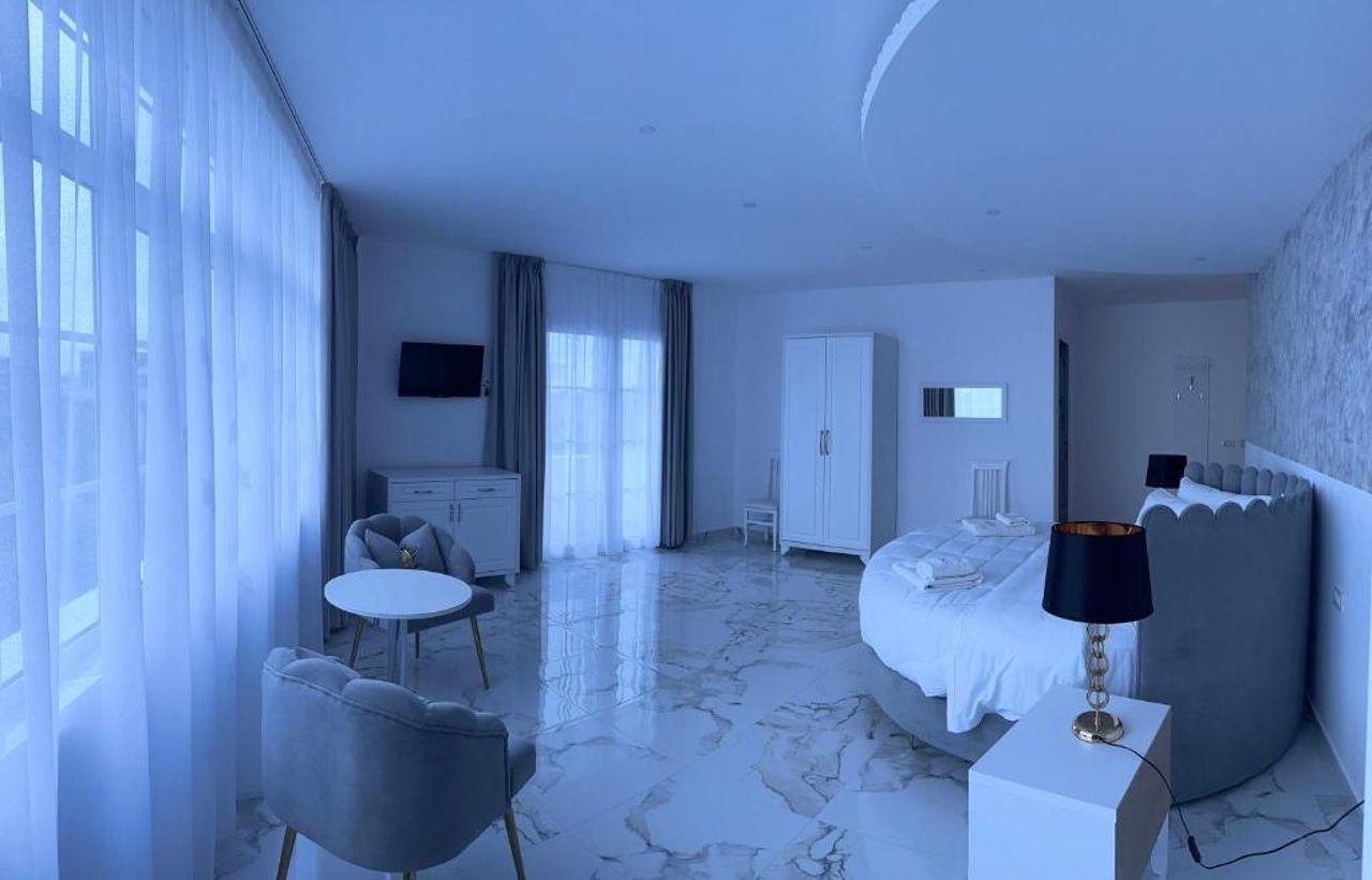 Ujvara Hotel
