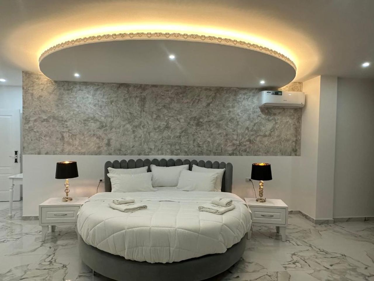 Ujvara Hotel
