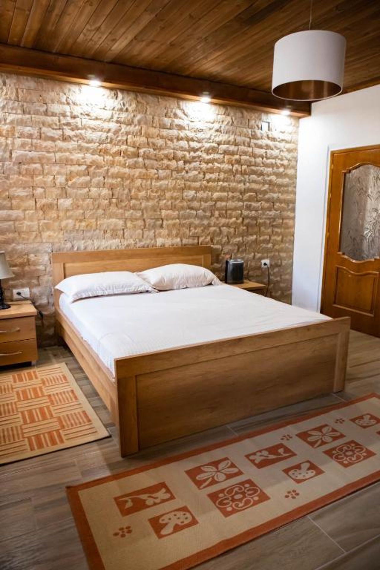 Eni entire guesthouse parking on site