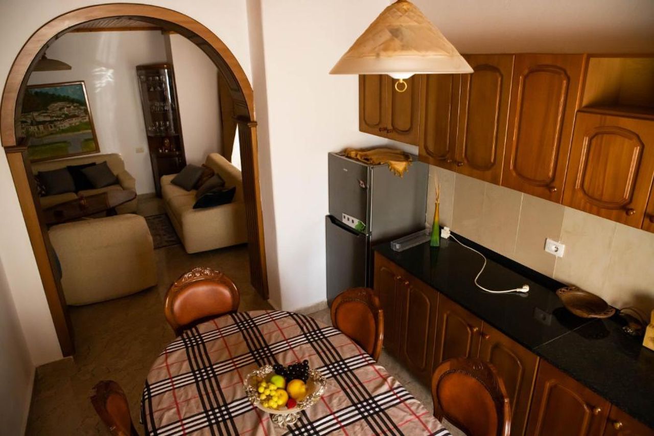 Eni entire guesthouse parking on site