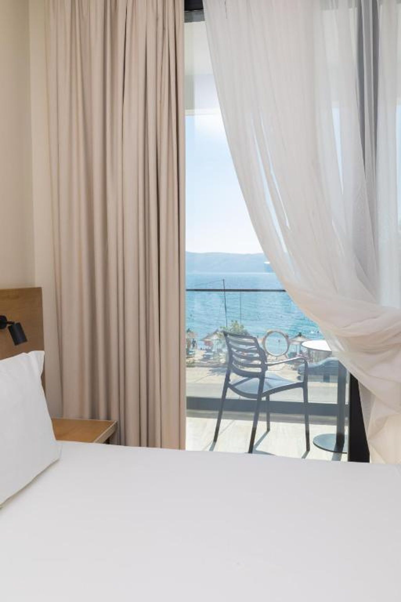 B&B Champagne, Vlore Bay