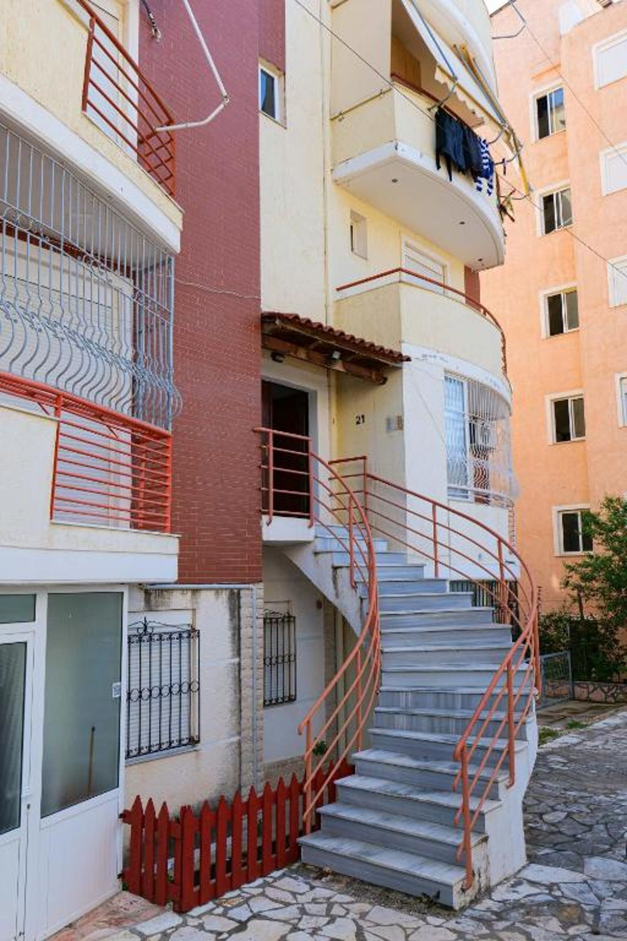 Urban GatAway Apartment