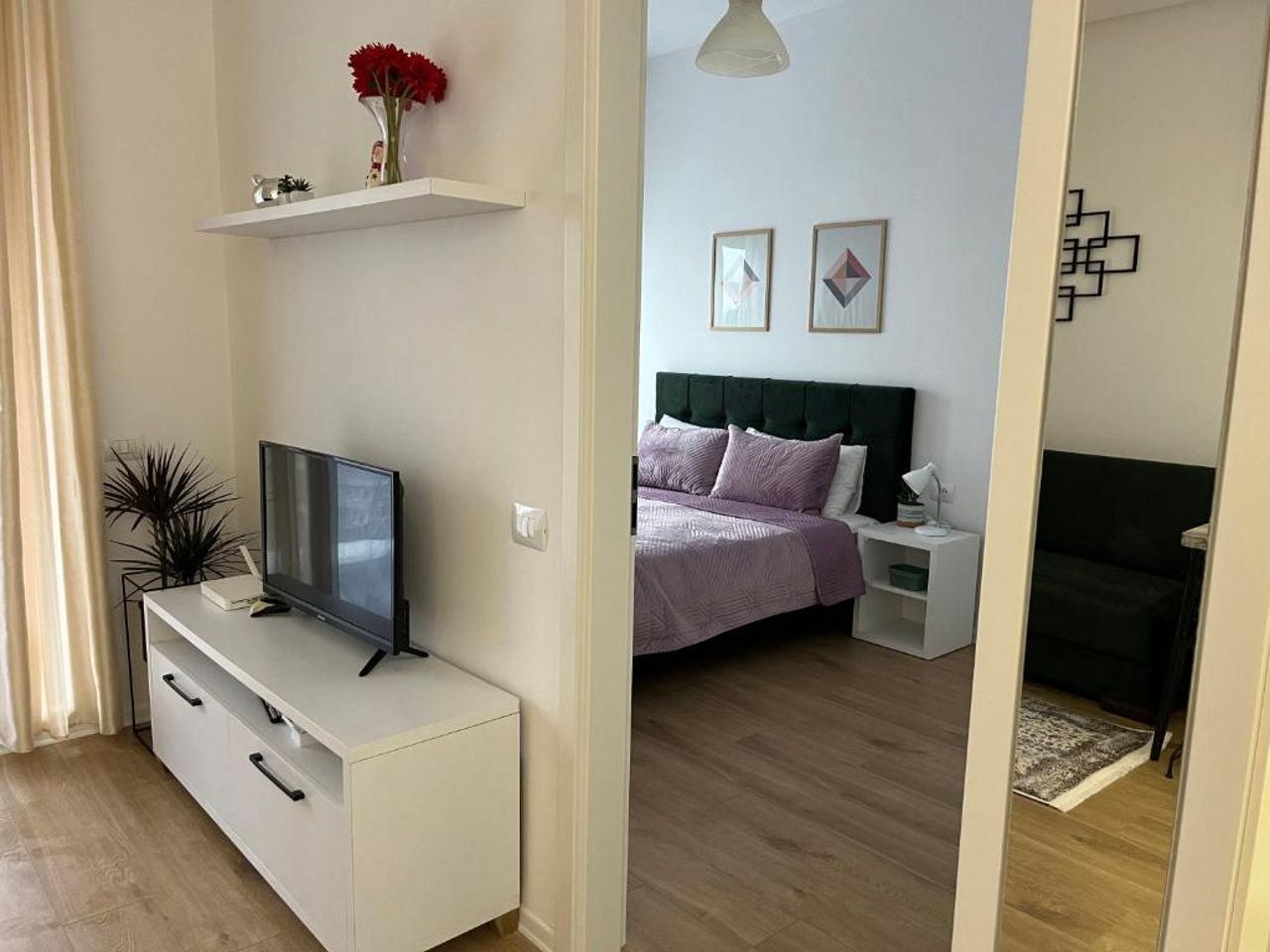 Comfy Nest Apartment- free parking