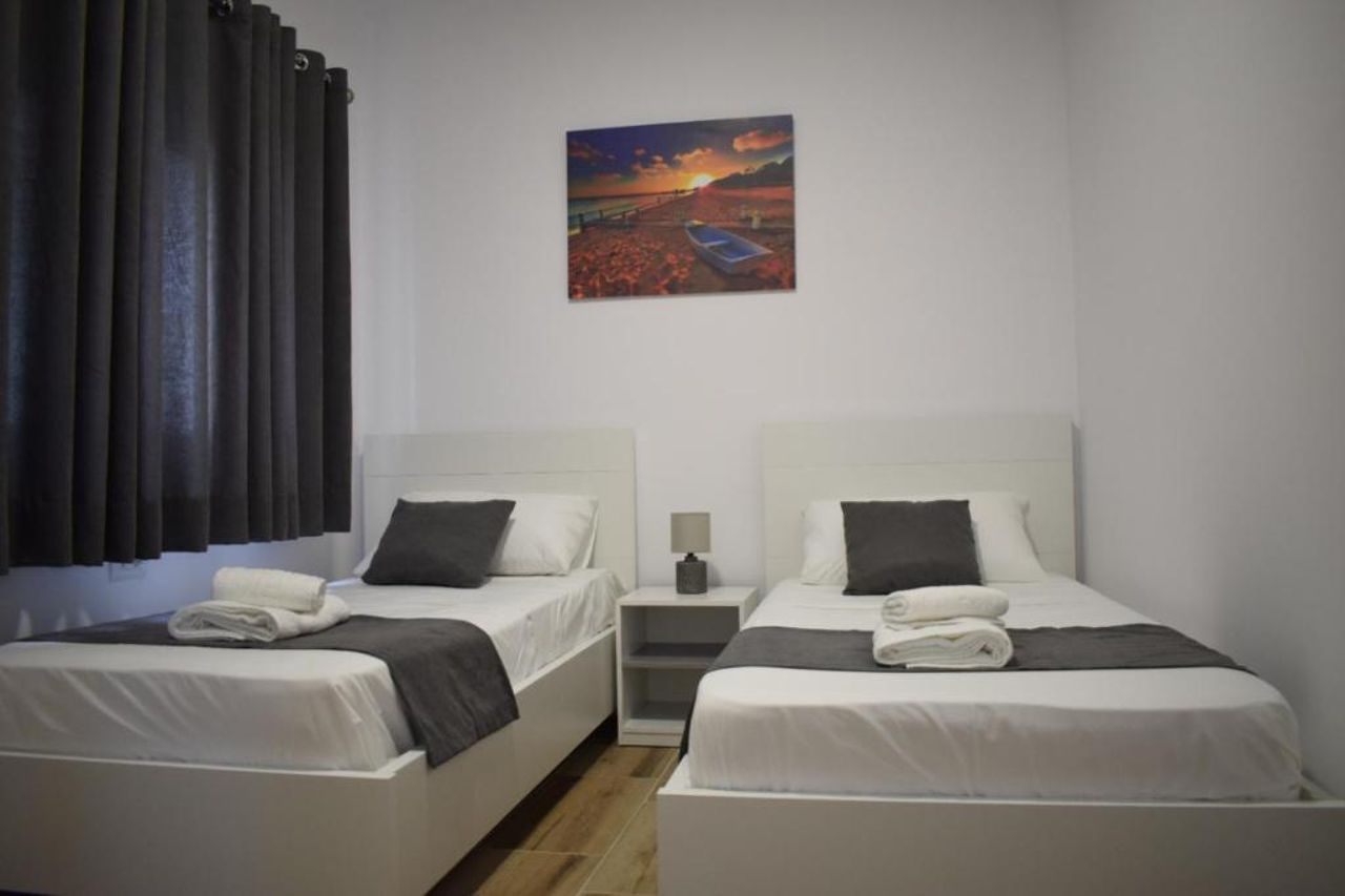 Sunset Cottage 1