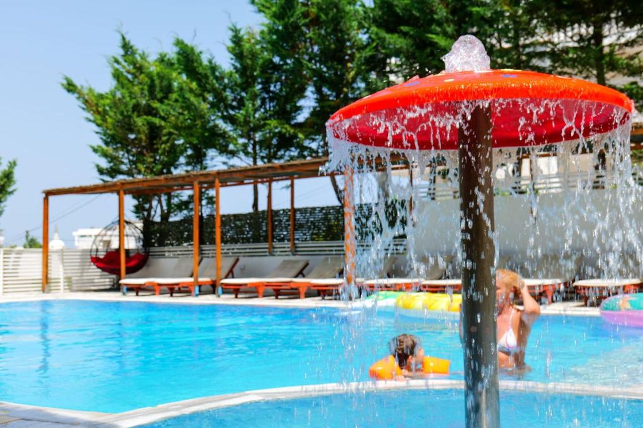 6 Milje Hotel