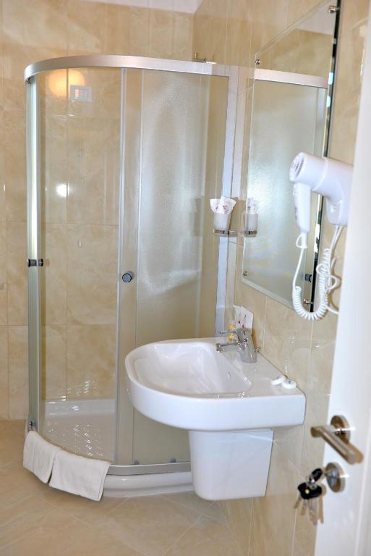 Grand White City Hotel