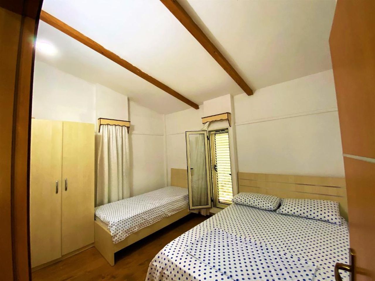Green Radhime Retreat - Cozy 2 Bedroom Home near the Beach