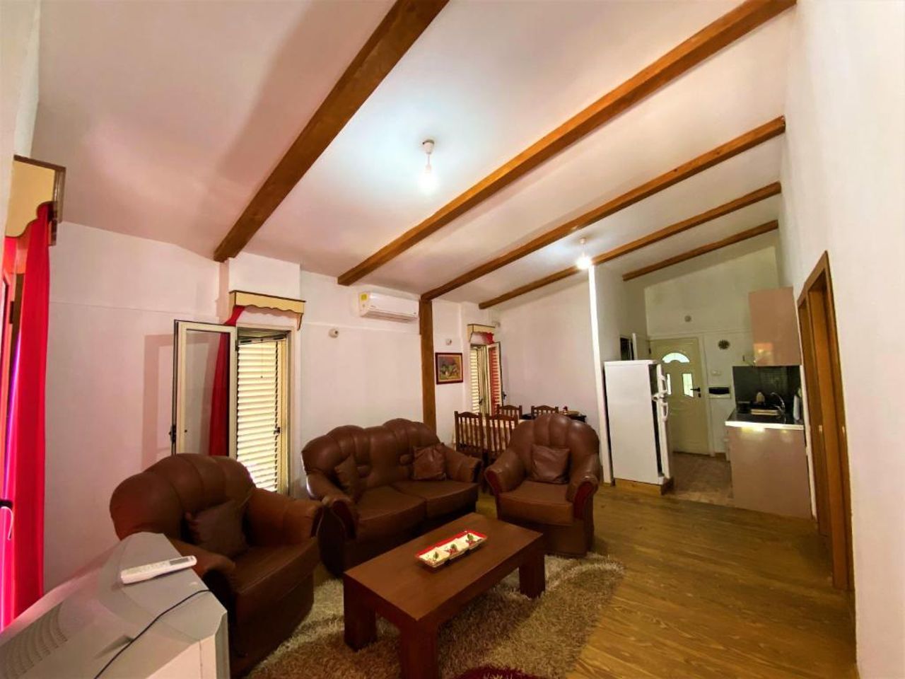Green Radhime Retreat - Cozy 2 Bedroom Home near the Beach