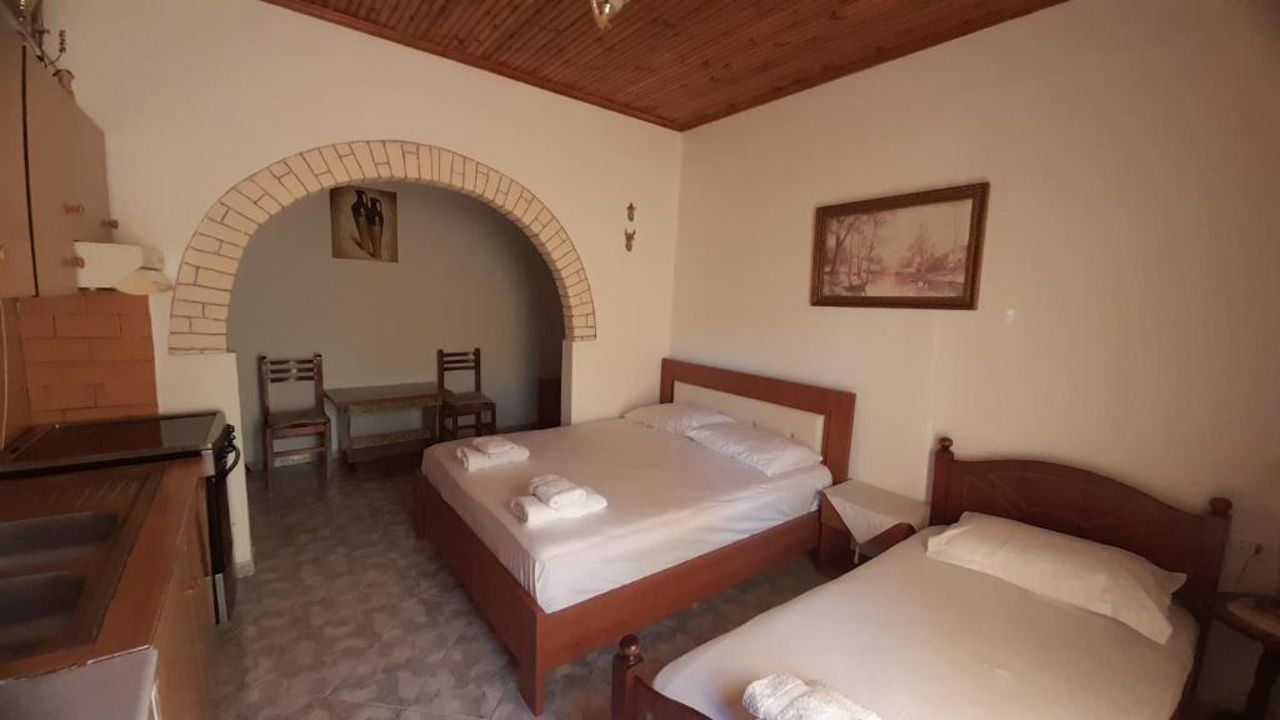 Honey-House “Kastrioti”