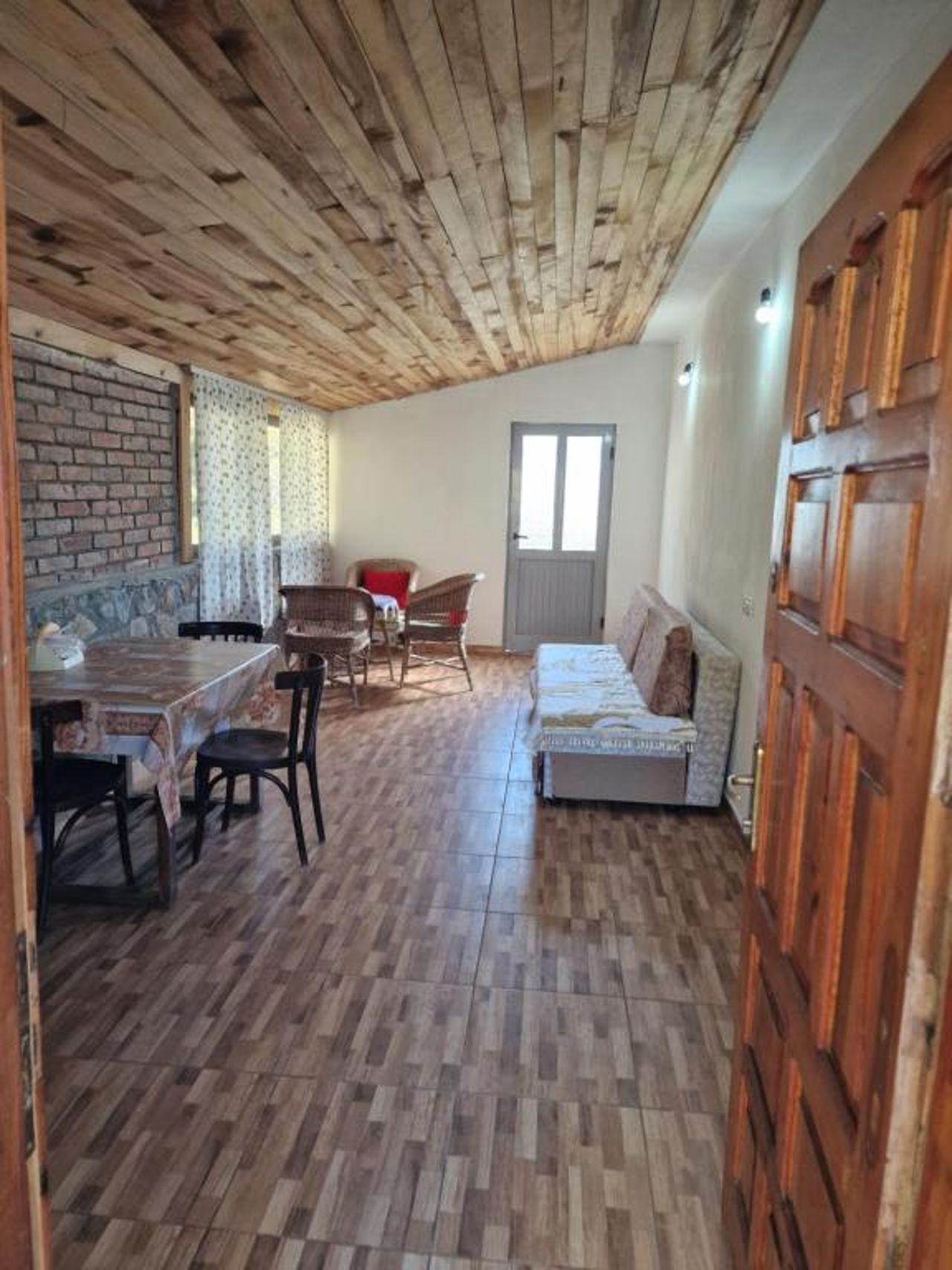 Bujtinat Skenderi Gjinar 1