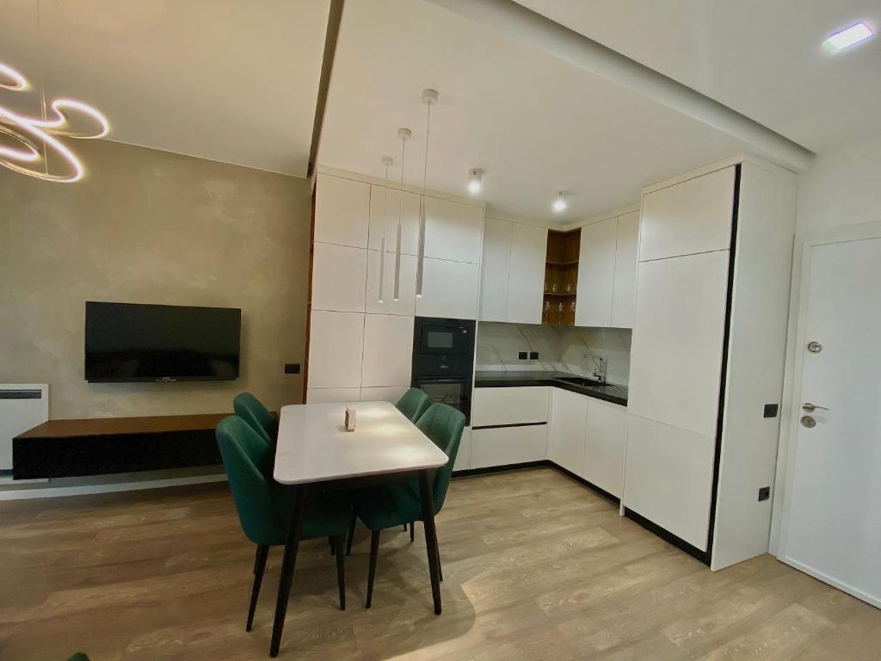Lux Apartment 02 + Free Parking Post