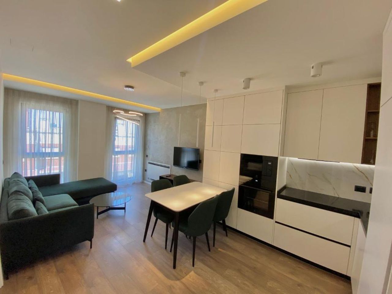 Lux Apartment 02 + Free Parking Post