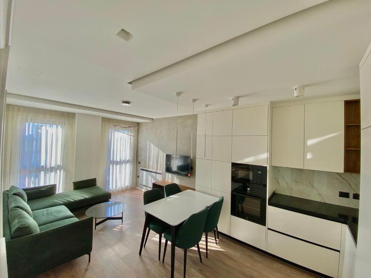 Lux Apartment 02 + Free Parking Post