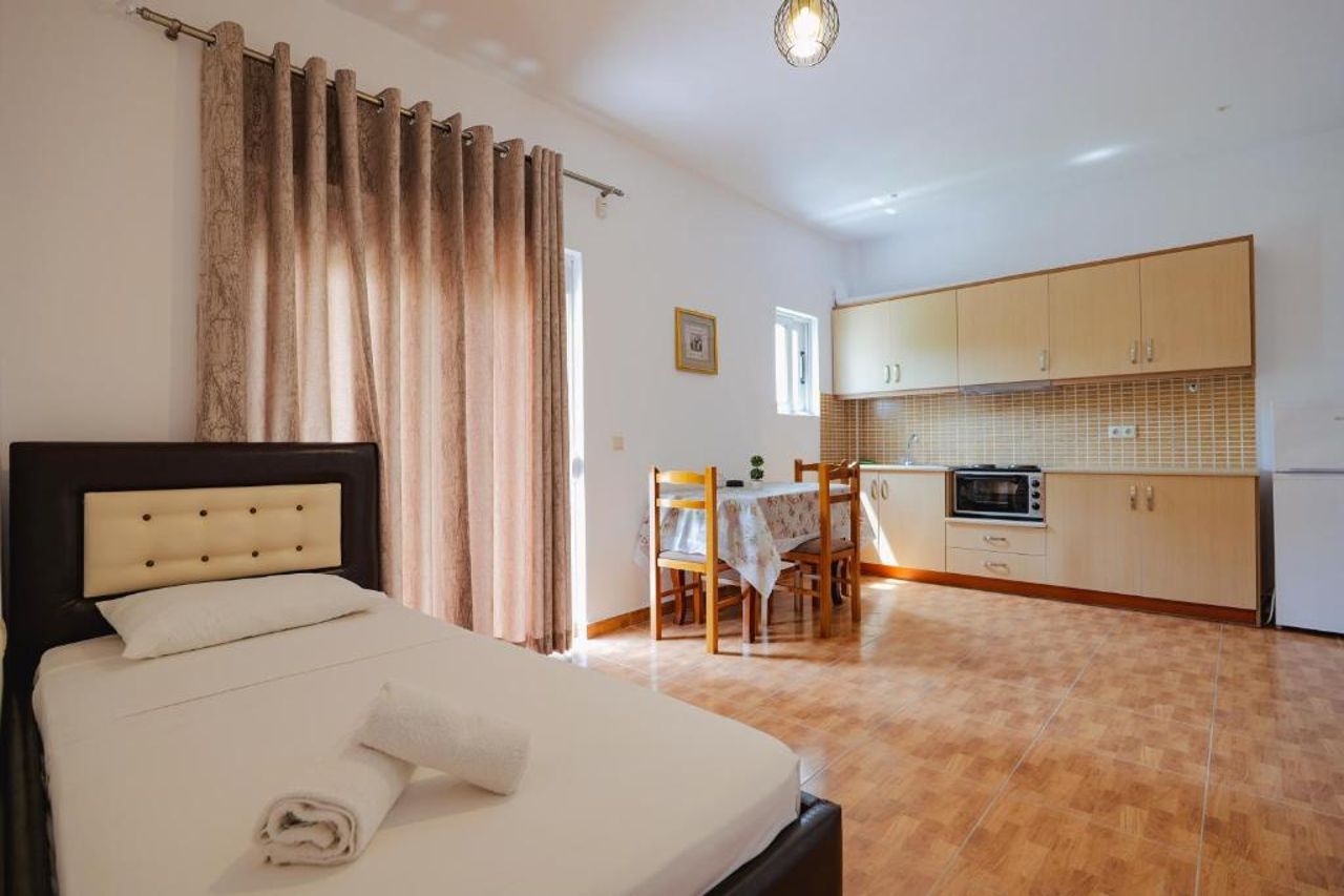 Apartments & Hotel Eleanna