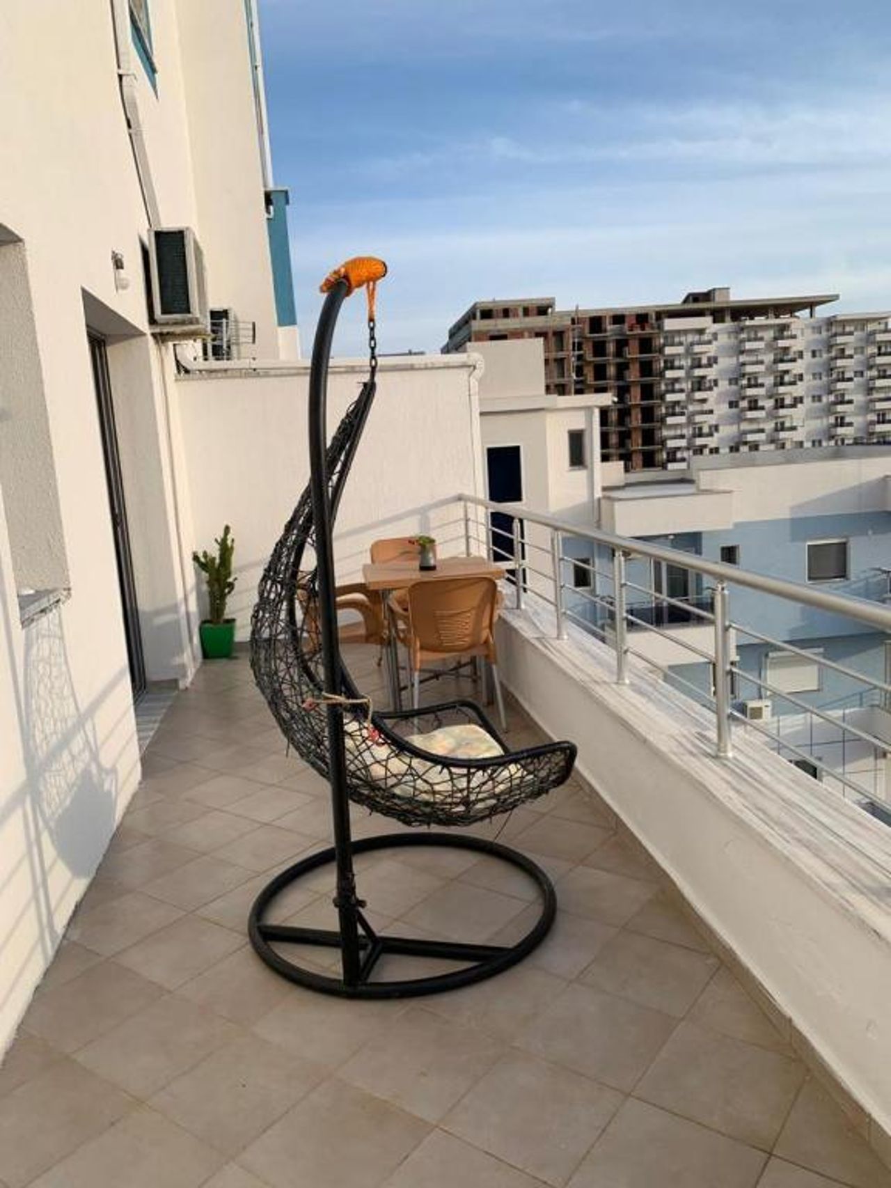 LUX4 Seaview & 43' TV Netflix