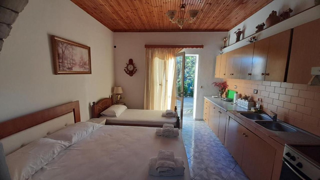 Honey-House “Kastrioti”