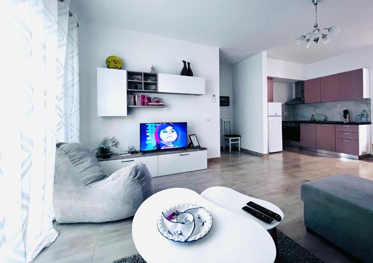 The Place Apartments 2, Qerret
