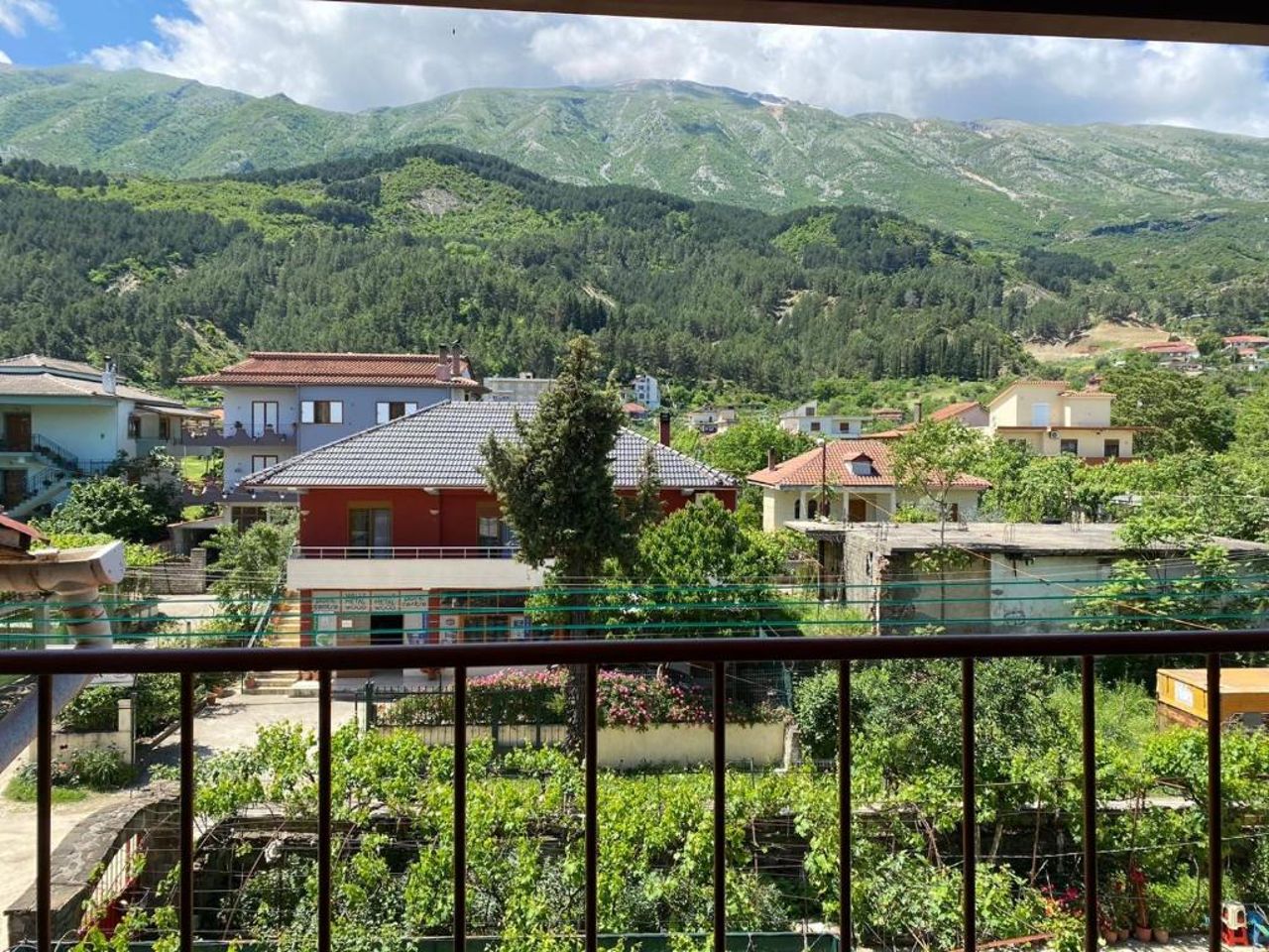 Gold Guest House & Bar