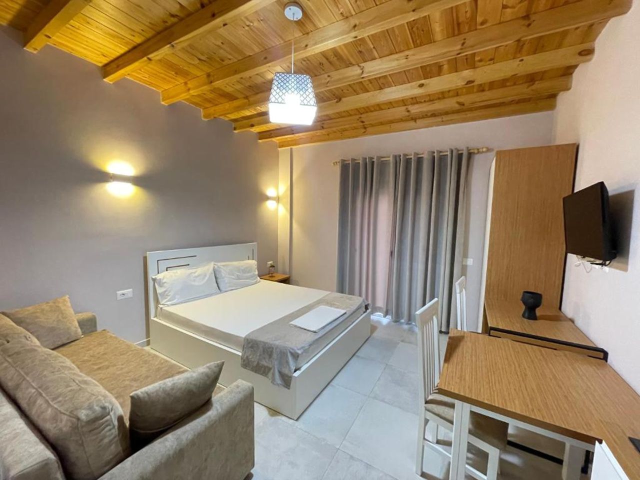 Maison Apartments