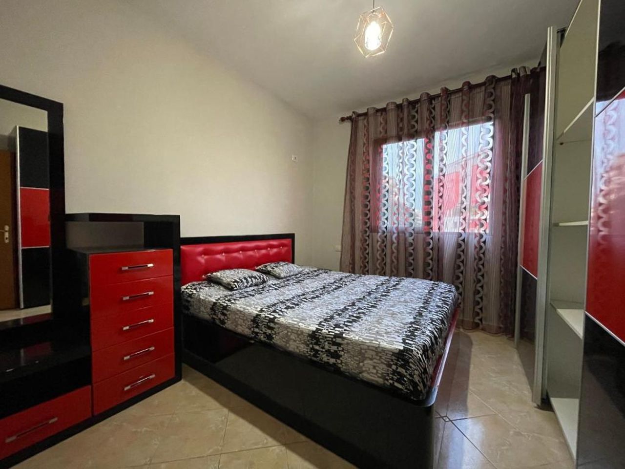 Private Rooms 2 - City & Mountain Views & Free Parking & WiFi