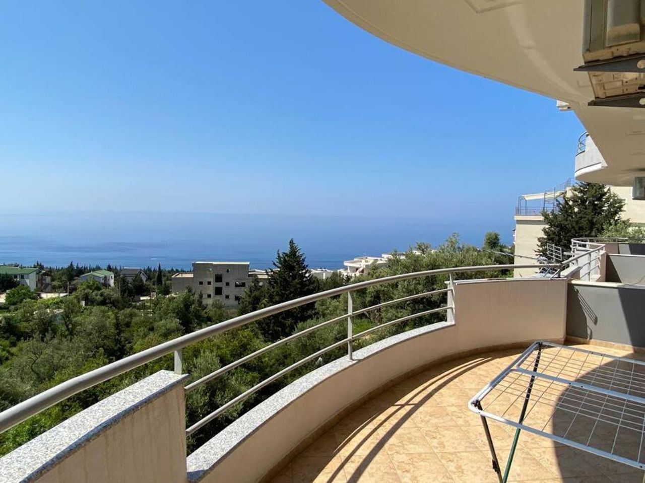Drimadhë: Spacious and all-comfort sea-view appt