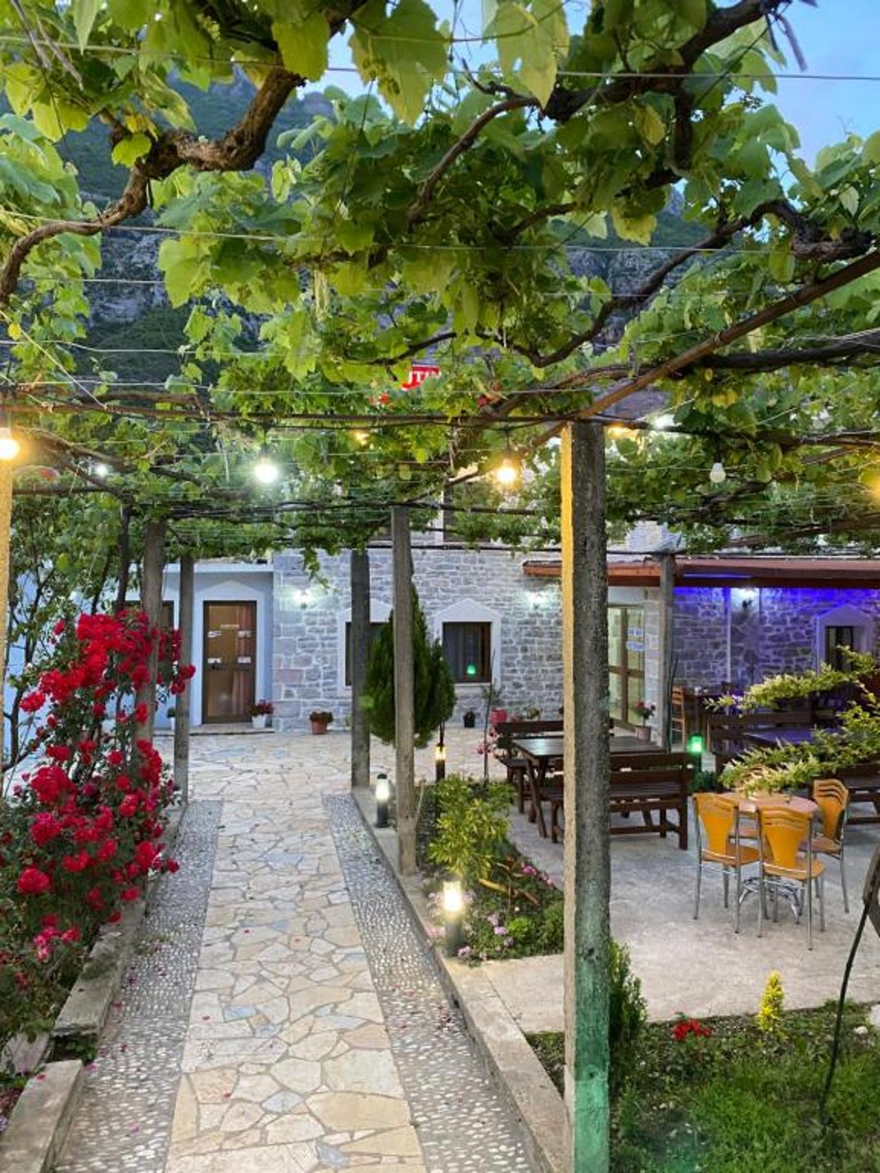 Kulla e Vjeter (Bar Restaurant, Guesthouse, Parking and Camping)