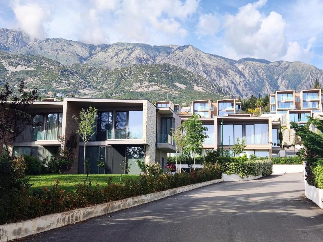 Luxury sea view apartment with private beach just a few steps from the center