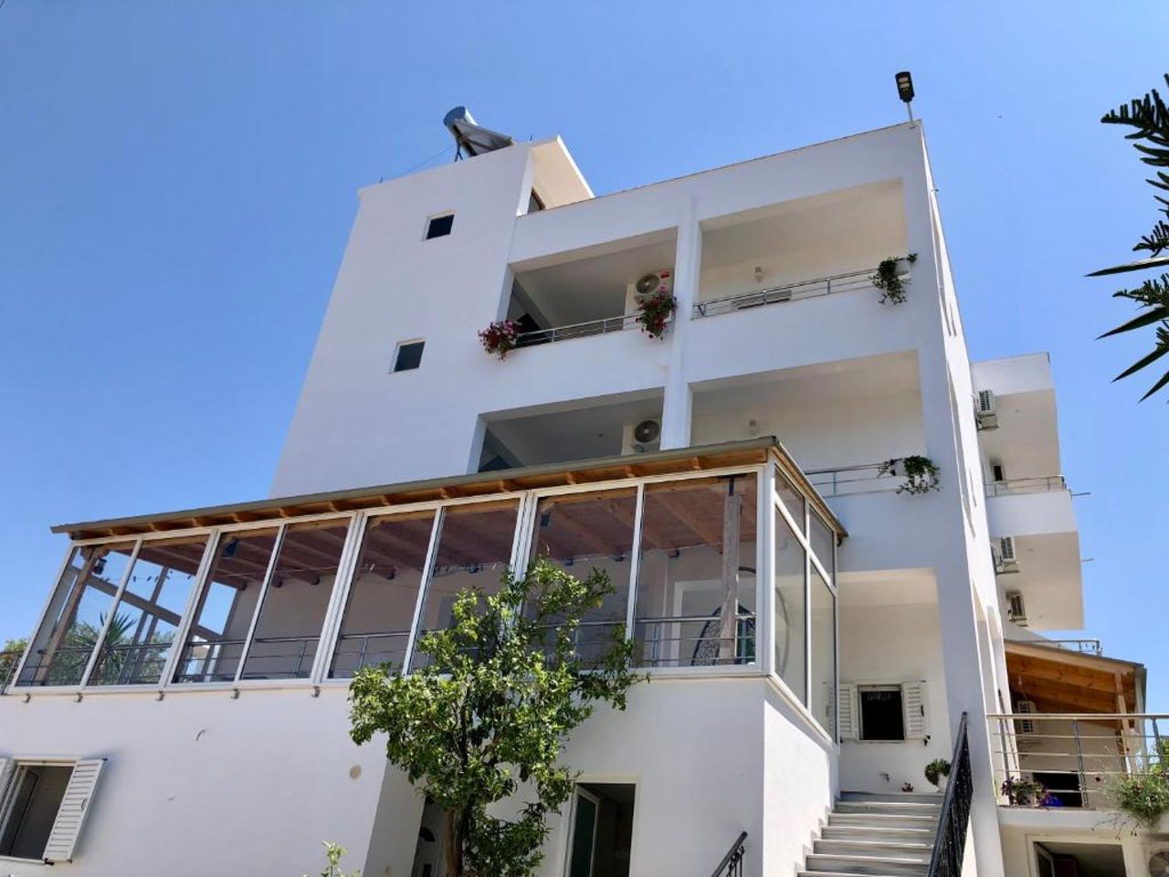 Joni Apartments
