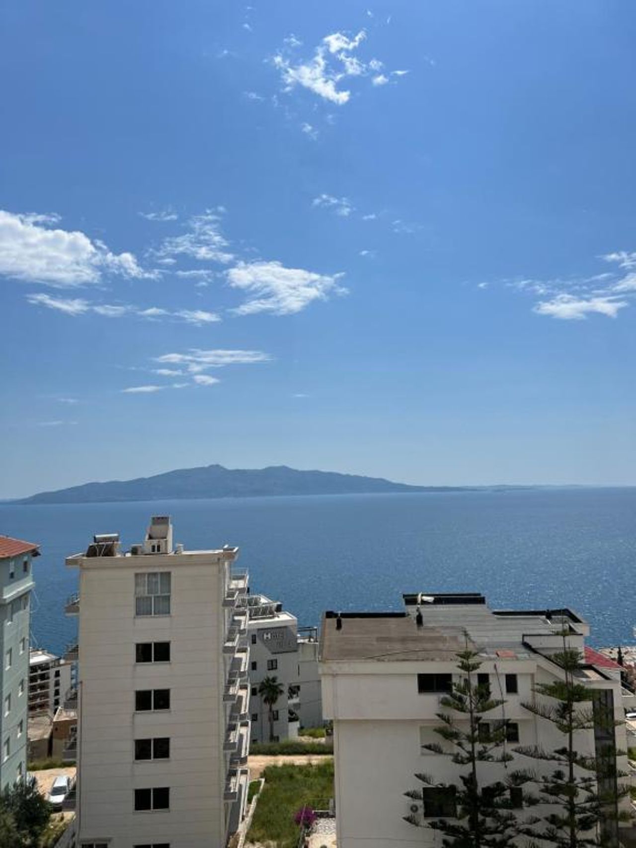 Lovely 2 bedroom apartment with a great sea view