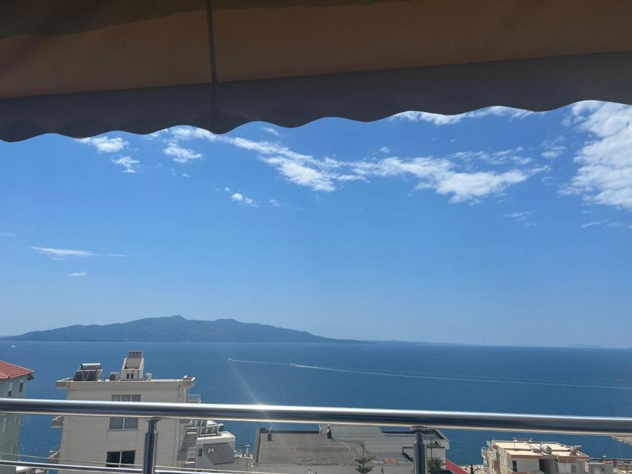 Lovely 2 bedroom apartment with a great sea view