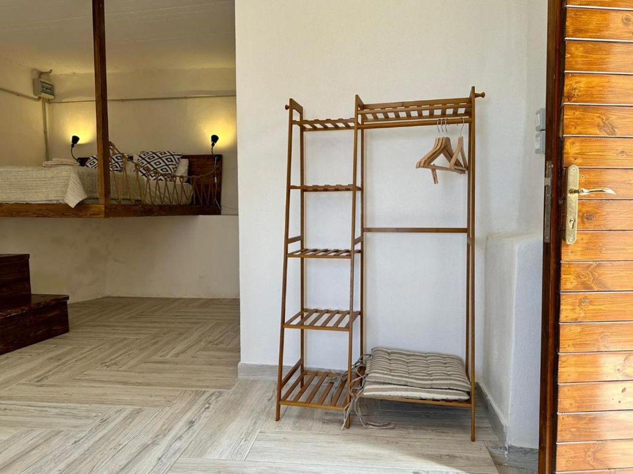 Amphora Guesthouse & Apartments