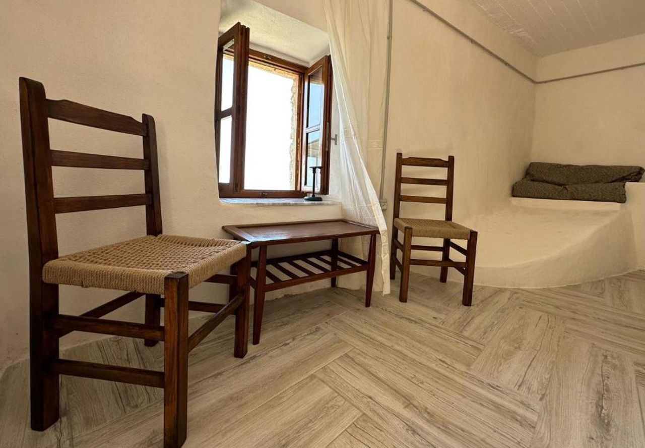 Amphora Guesthouse & Apartments