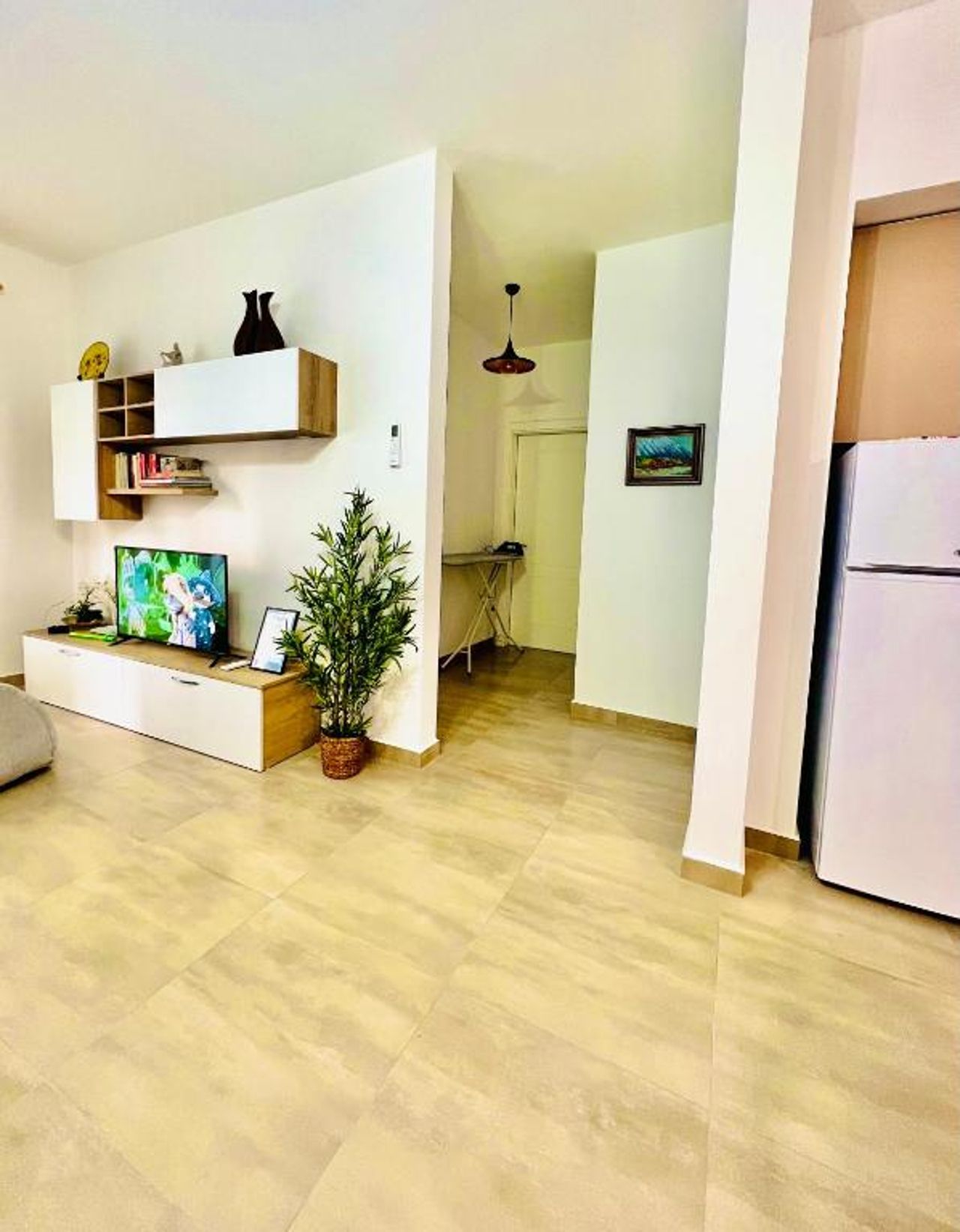 The Place Apartments 2, Qerret