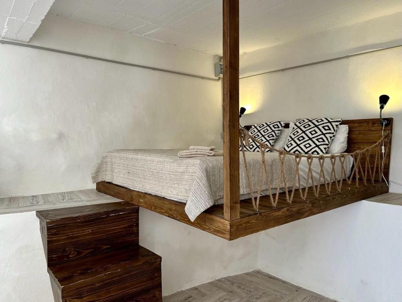Amphora Guesthouse & Apartments