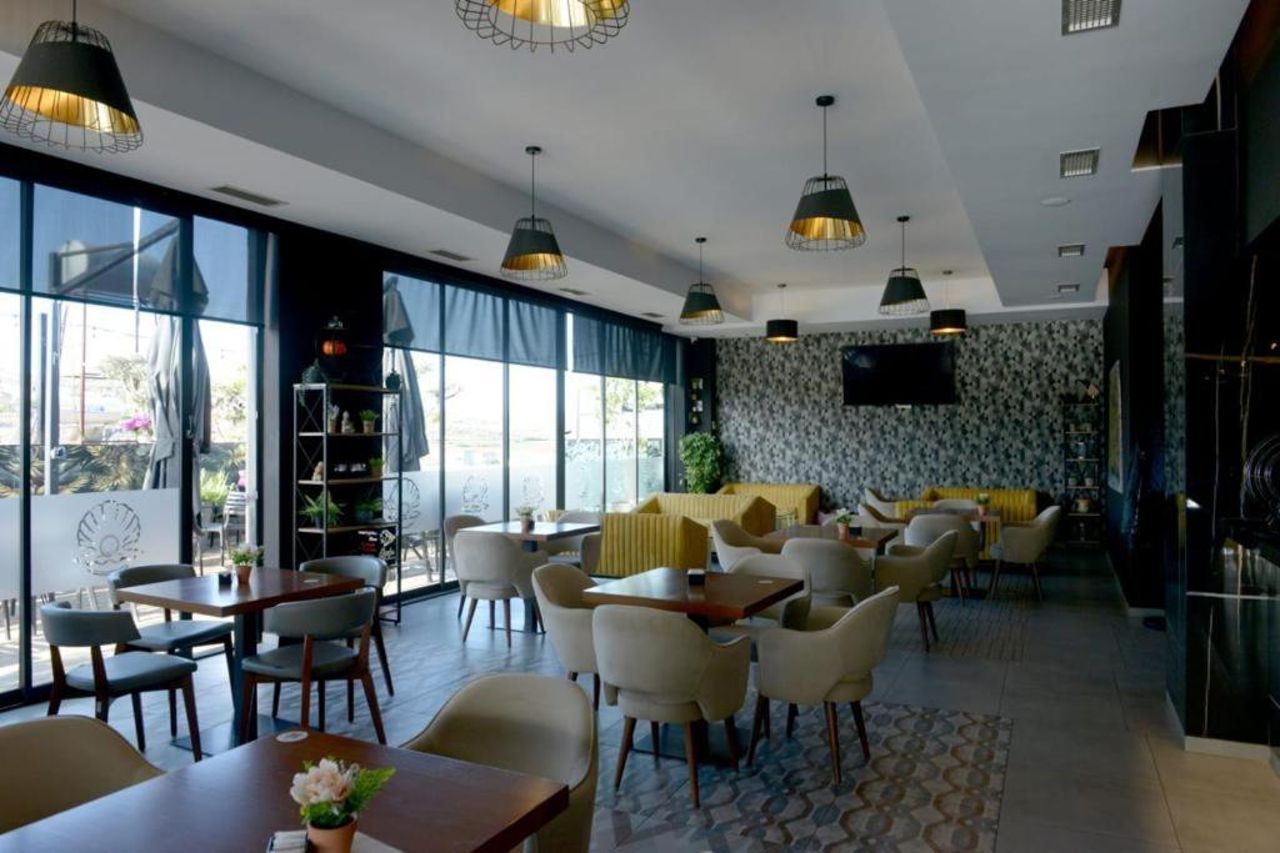 Perla e Dumrese, Bar-Restaurant-Hotel