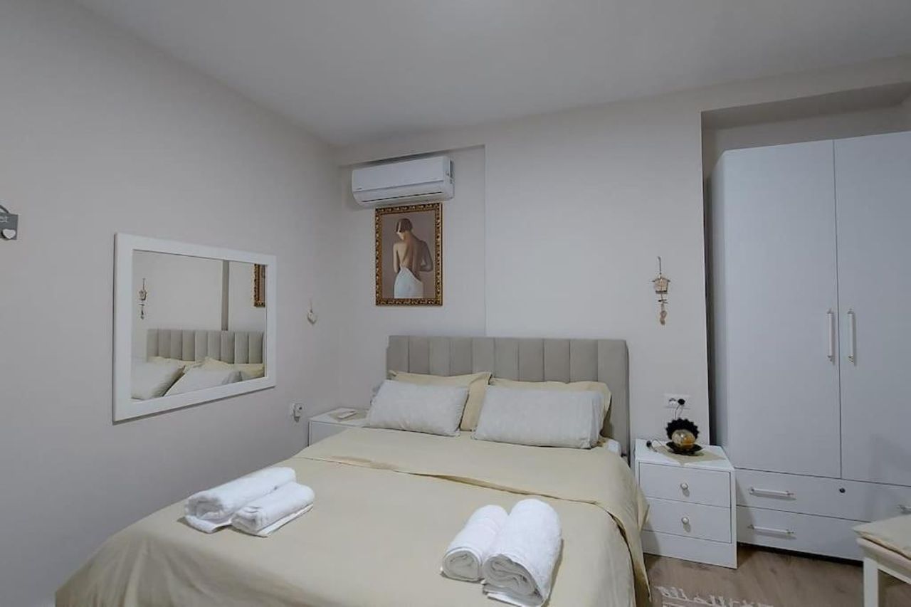 Tranquil Oasis for Two