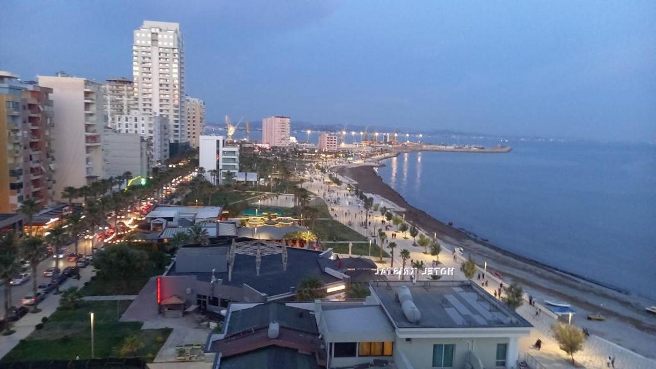 Sea View Holiday Apartment in Durres Centre